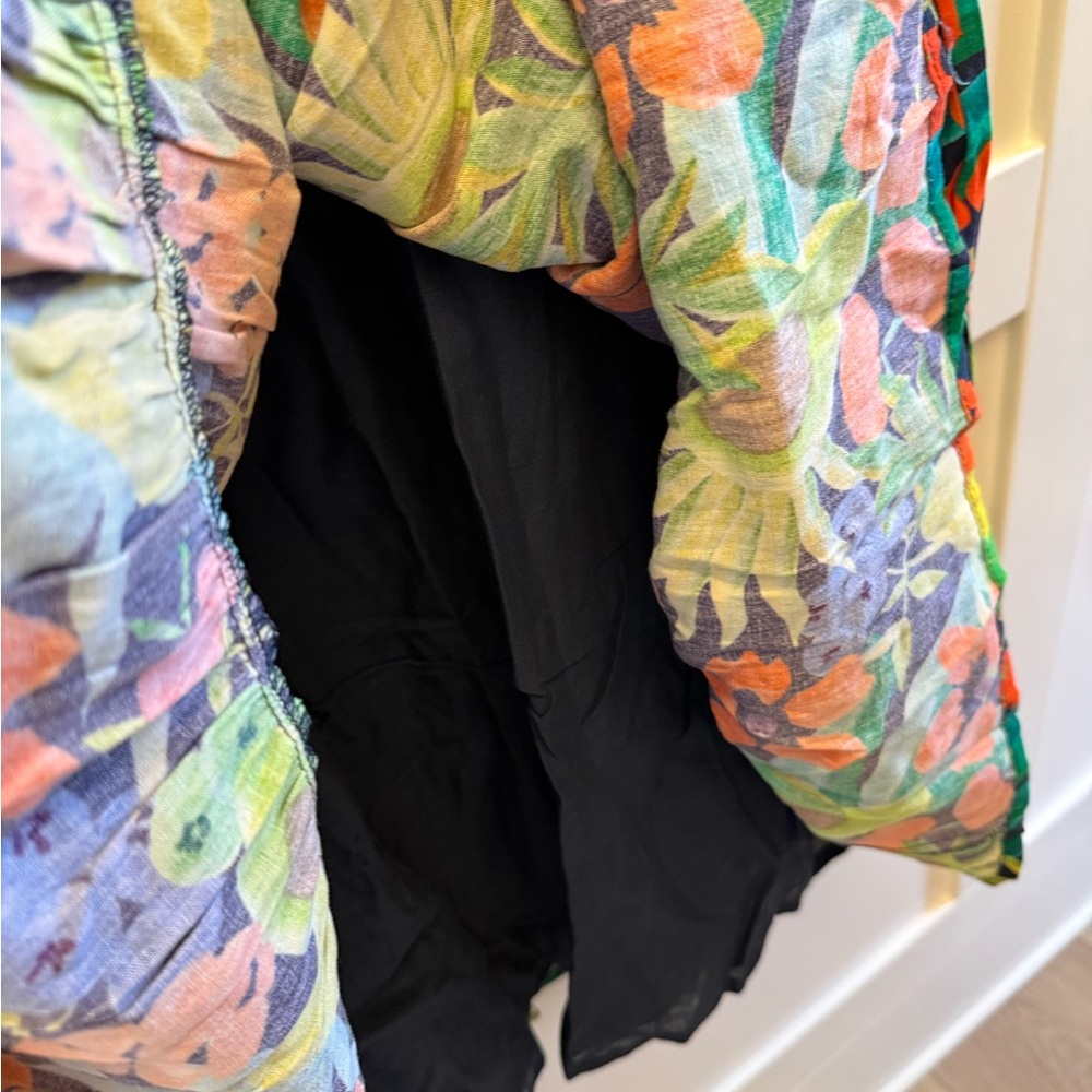 NWT BRITON COURT size XL. Short V-neck, bright colorful fruit & flower design. - Picture 5 of 10